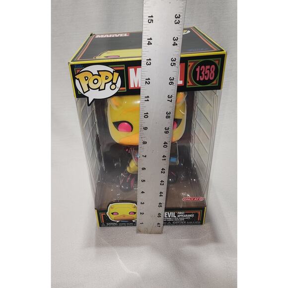 Daredevil first appearance glow in the dark 13'' across the universe - Picture 9 of 10